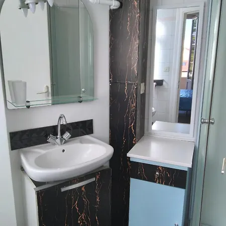 Appartement F2 Centre Et 100 M De La Gare Vichy